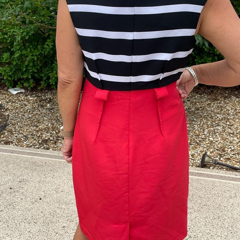 RED, BLACK AND WHITE STRIPE SLEEVELESS DRESS‎ - Picture 4 of 8
